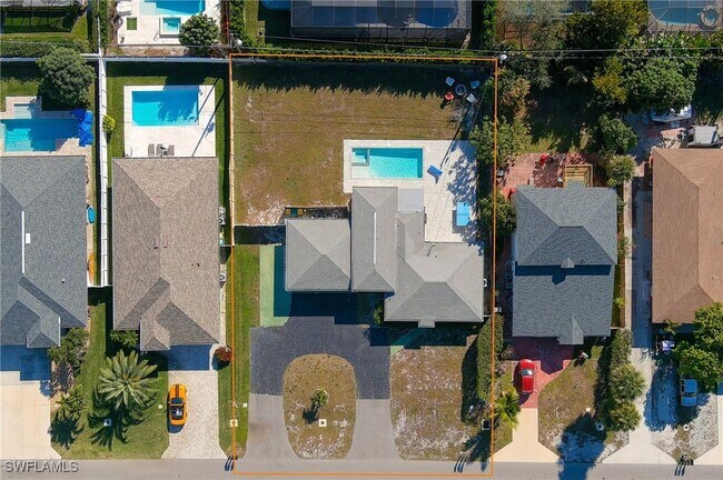 Building Photo - 714 105th Ave N