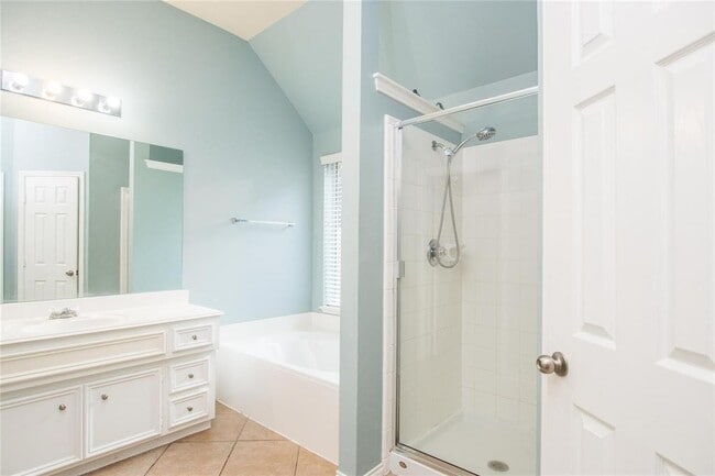 Building Photo - 8847 Distant Woods Dr