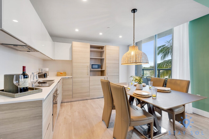 Building Photo - 777 N Ocean Dr