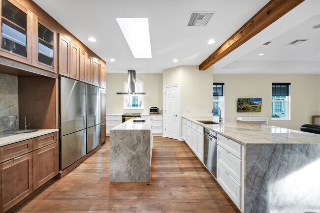 Building Photo - 11855 Camden Park Dr