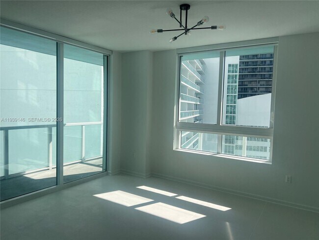 Building Photo - 1900 N Bayshore Dr