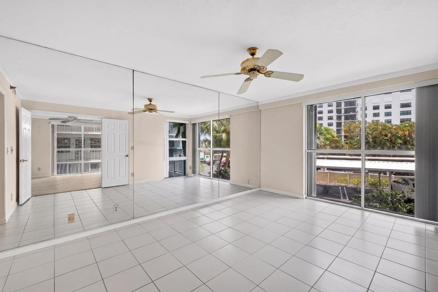Building Photo - 3901 S Flagler Dr