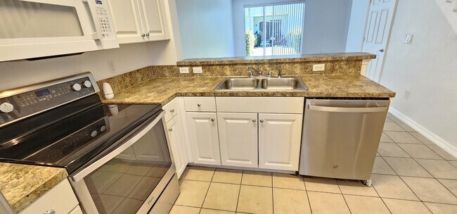 Building Photo - 1935 Gardenia Ct