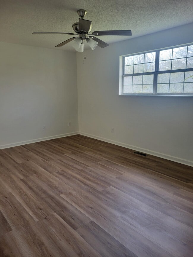 Building Photo - 104 Bent Tree Dr