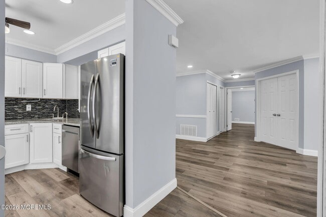 Building Photo - 401 Hampton Ct