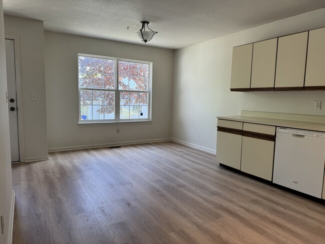 Building Photo - 4 Trumbull St