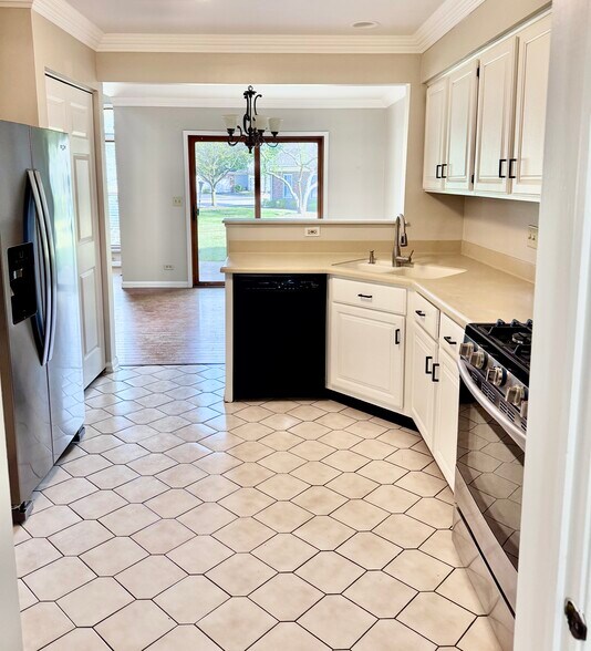 Building Photo - 292 Ripplebrook Ct