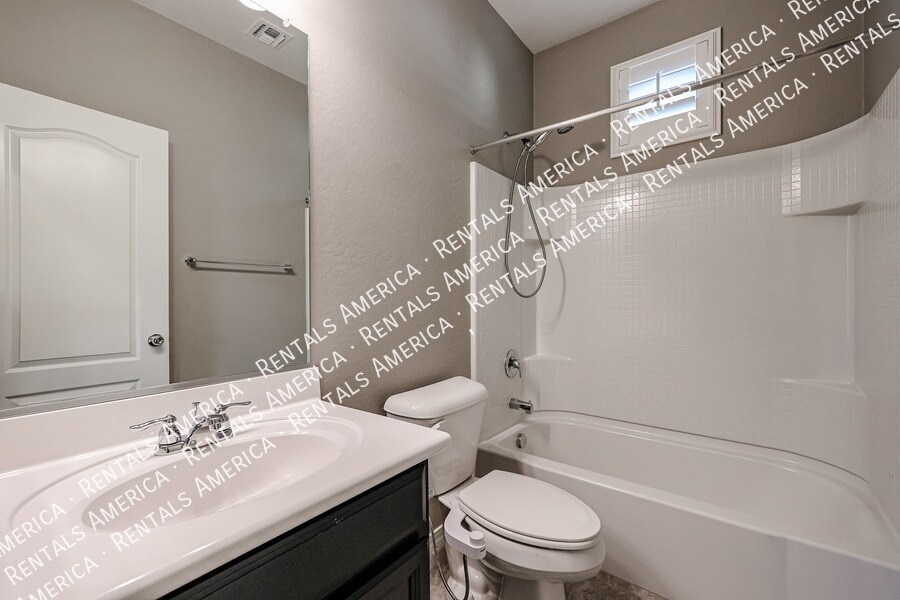 Building Photo - 4212 E Erie St