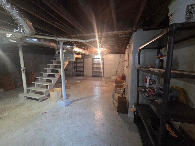 Building Photo - 2 Bdrm/ 1 Bath Cottage w/hardwood floors Kingsport, TN