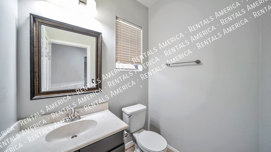 Building Photo - 410 W Corte Calza