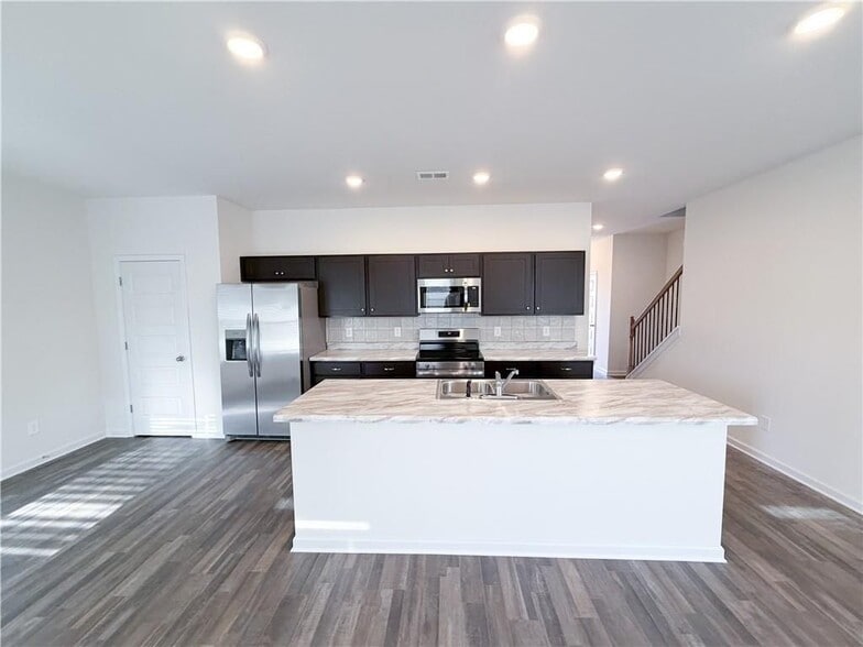 Building Photo - 145 Oak St