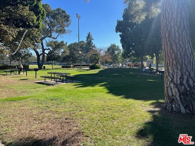 Building Photo - 221 S Gale Dr