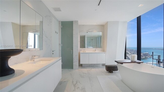Building Photo - 1000 Biscayne Blvd