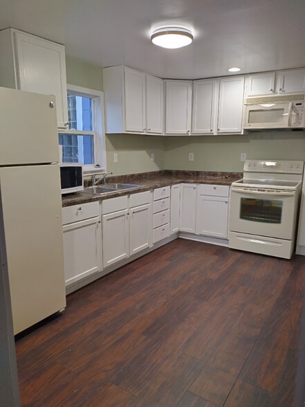 Building Photo - 1525 Clough Ave