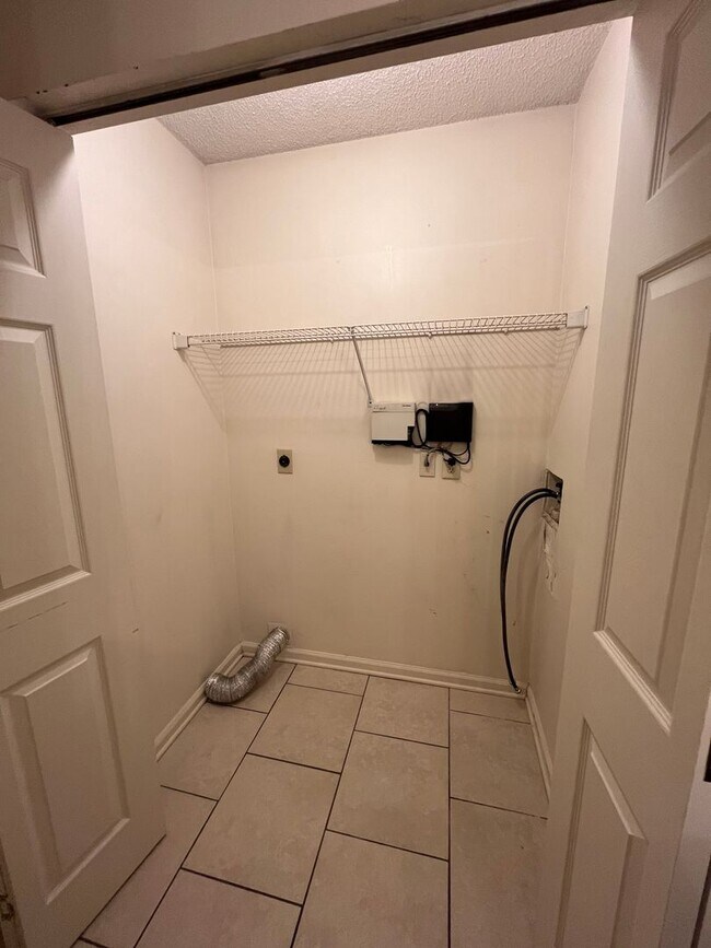 Building Photo - 441 AdmiralsWalk Dr