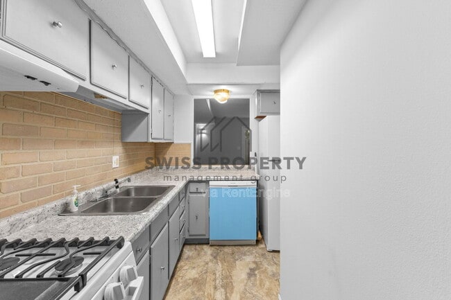 Building Photo - 5 King Arthur Ct