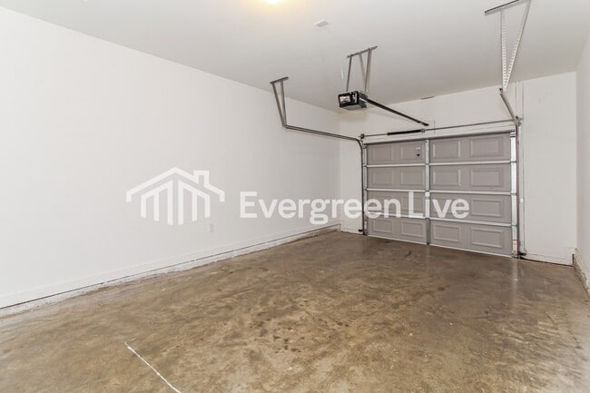 Building Photo - 177 Park Dr N