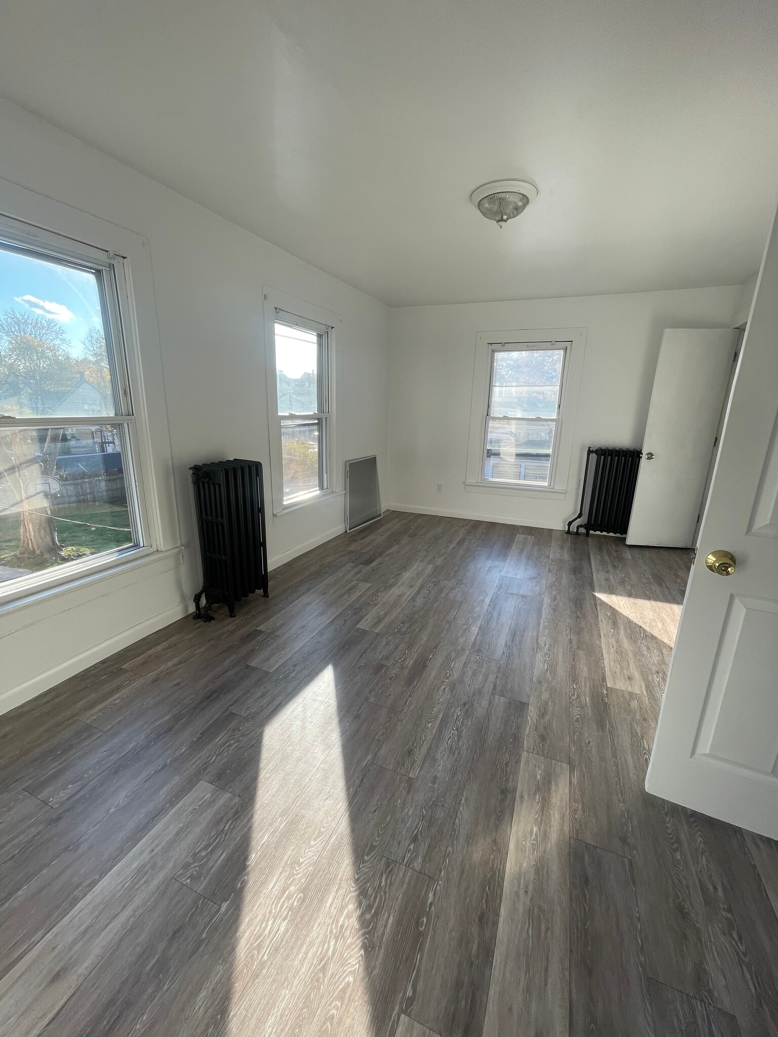 Building Photo - 255 Glen St