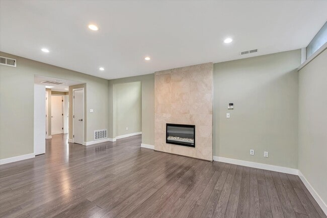 Building Photo - Modern Elegance & Effortless Style l 4BR Santa Clara Home