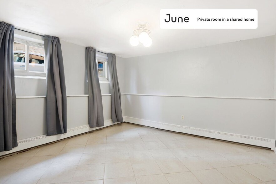 Building Photo - Room in Shared 6 bed/2 bath home