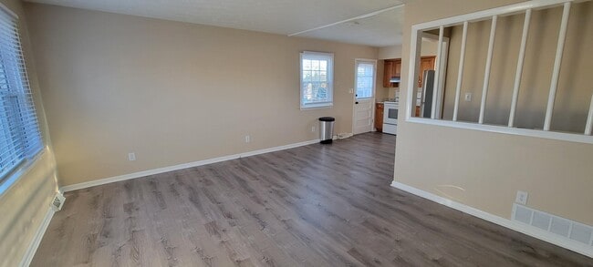 Building Photo - 404 Chapman Ct