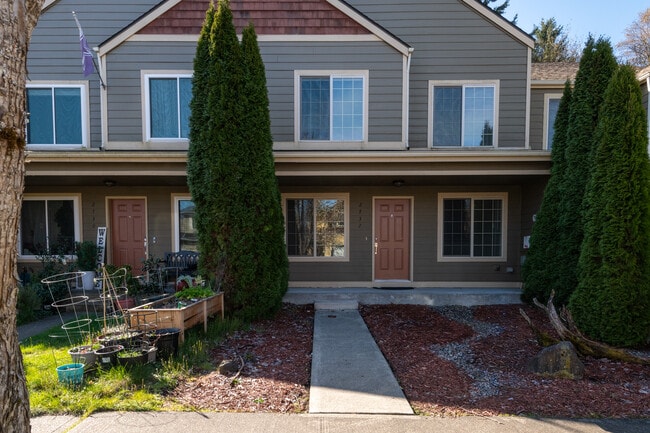 Building Photo - 2732 Hidden Springs Loop SE