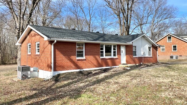 Building Photo - For Rent: 3BR+, 1 1/2BA house in Greenbrier