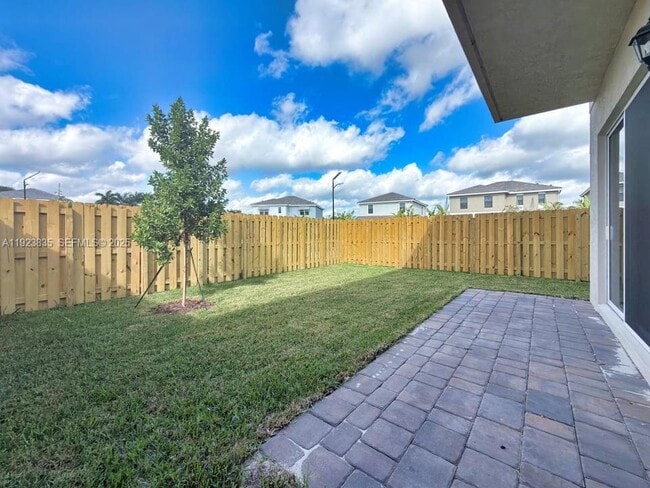 Building Photo - 196 NE 13th Ave