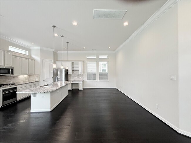 Building Photo - 13216 Green Hills Dr