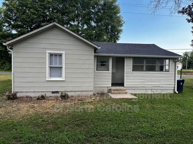 Building Photo - 204 Moore Dr