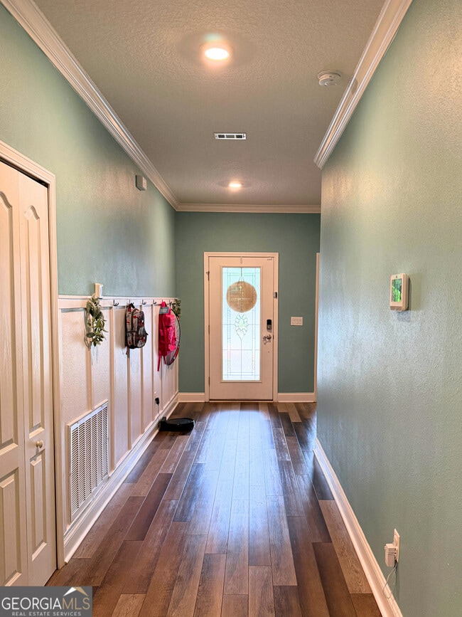 Building Photo - 208 Boatsman Way