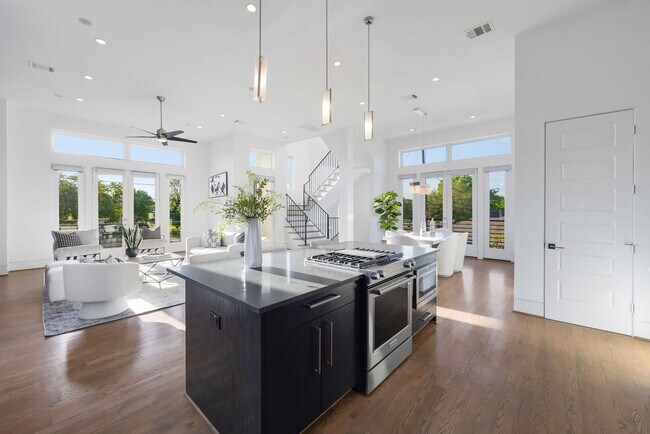 Building Photo - 7327 Shadyvilla Pointe Dr