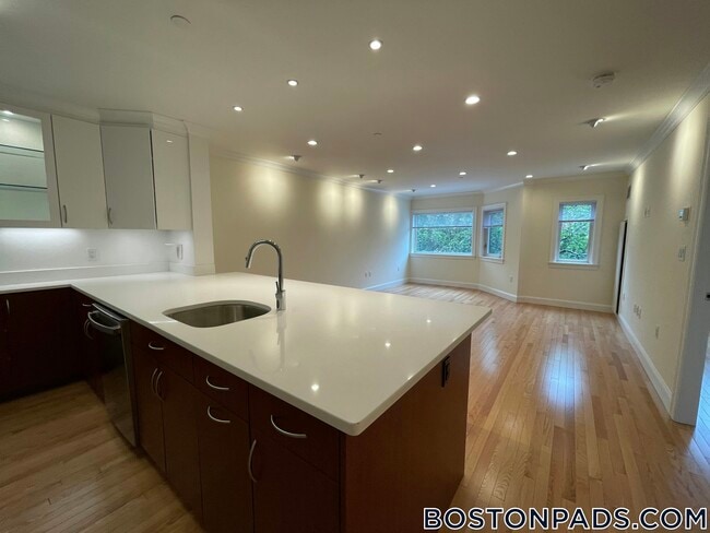 Building Photo - 1443 Beacon St