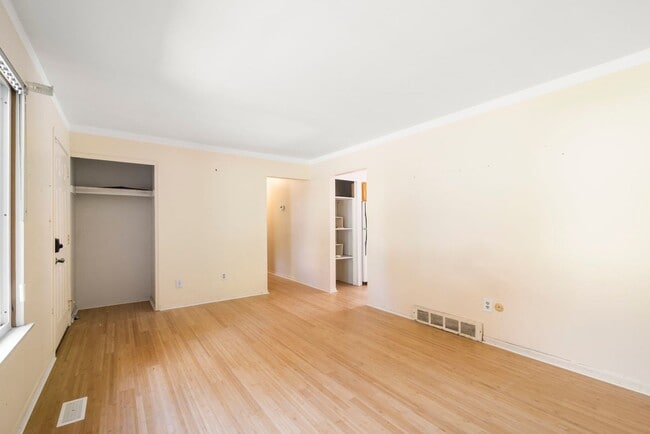 Building Photo - Amazing Troy Rental Available Now!