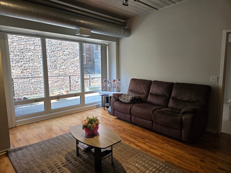 Building Photo - 1430 S Michigan Ave