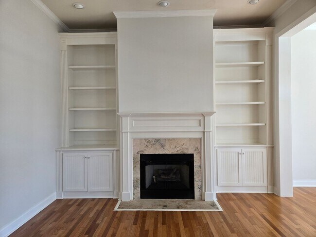 Building Photo - 3-bedroom, 2-bathroom cottage-style villa in Savanna Pointe