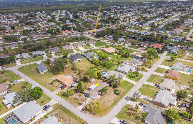 Building Photo - 602 SE Ridgely Ave