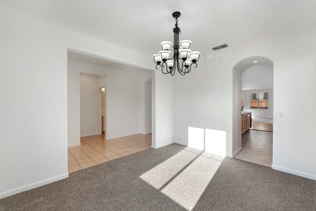 Building Photo - 6717 Sao Tiago Way