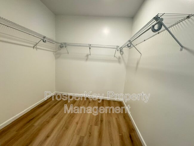 Building Photo - 3825 Mulberry Dr