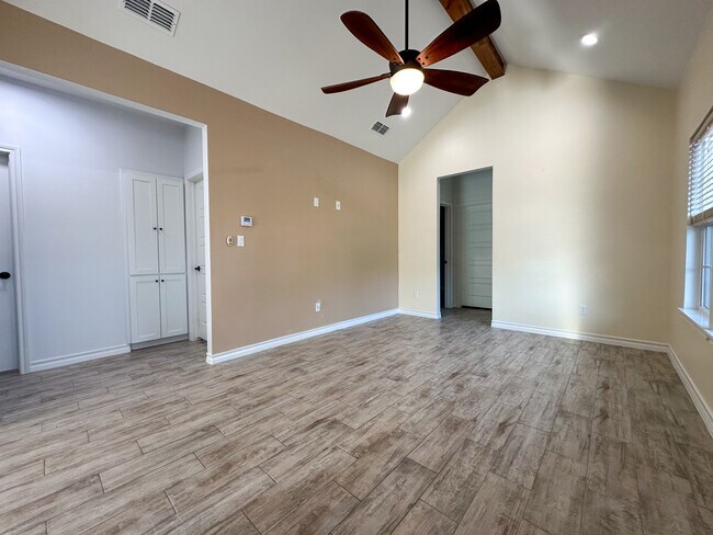 Building Photo - 309 Kindinger Rd