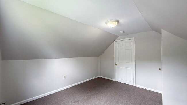Building Photo - Gorgeous single-family home near Hartford ...