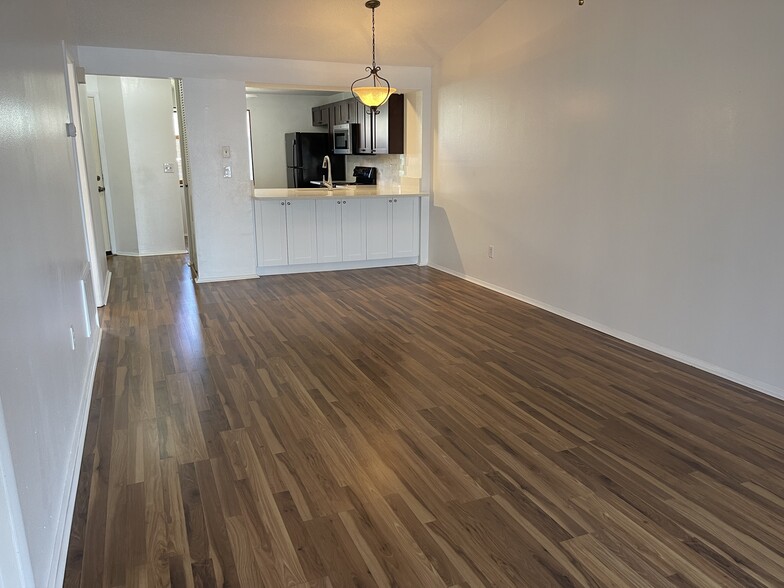 Building Photo - 307 Lake Placid Ct