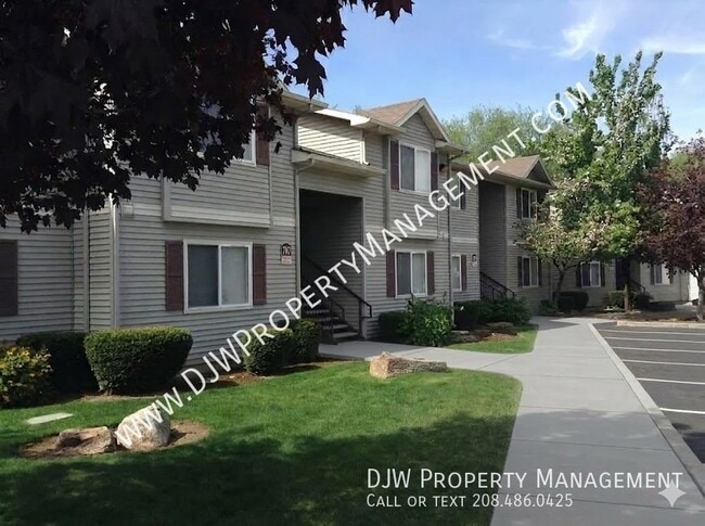 Building Photo - Streamside Apartments