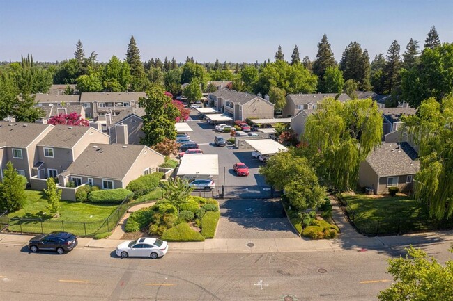 Building Photo - Move-In Ready 1-Bedroom Condo Cobblestone Glen SEE VIDEO