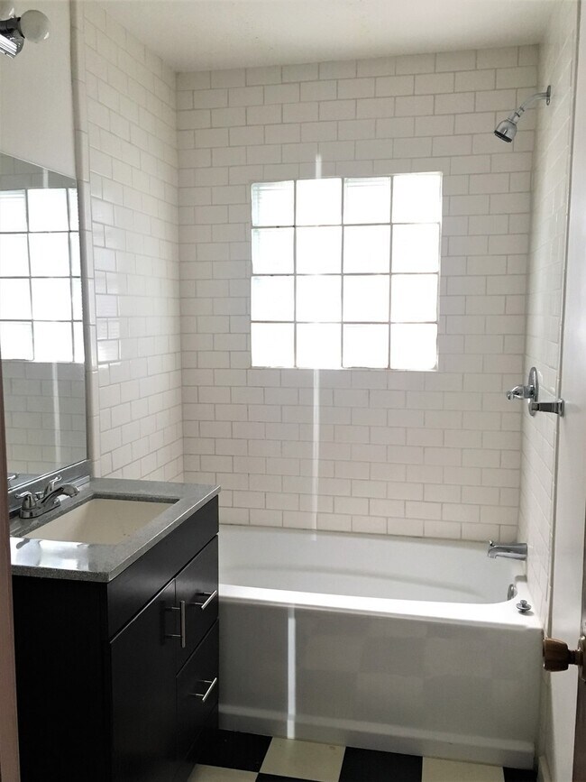 Building Photo - Affordable 3 bd, 2 bath home in the heart ...