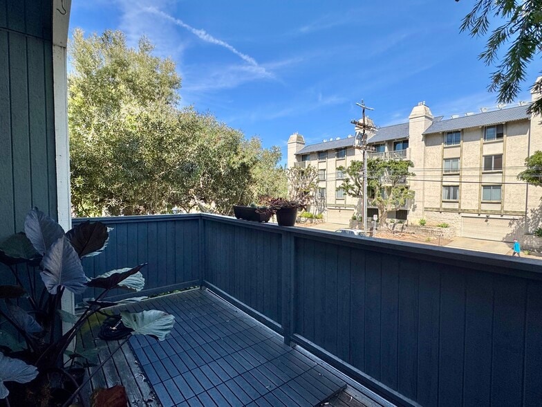 Building Photo - 8176 Manitoba St