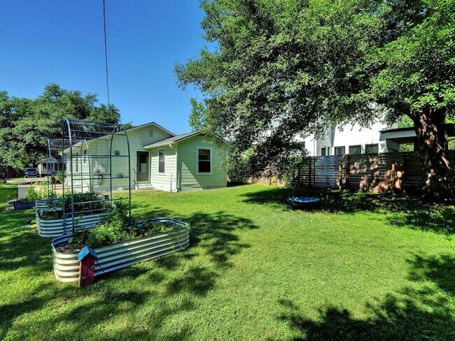 Building Photo - 3011 E 17th St