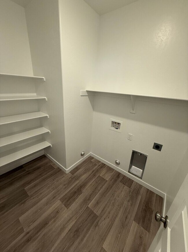 Building Photo - 7429 Sunshine Grv Dr