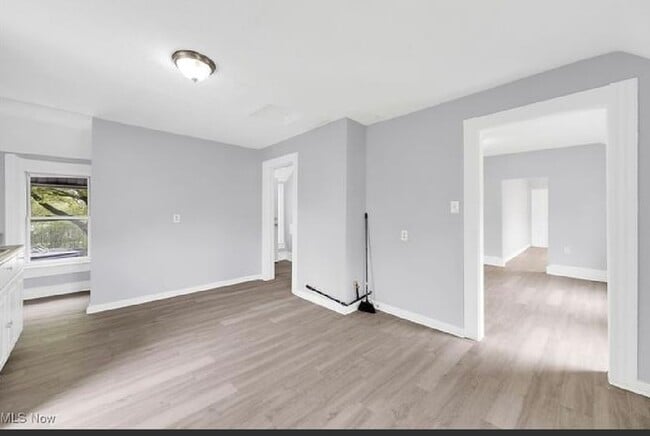 Building Photo - 2056 W 95th St