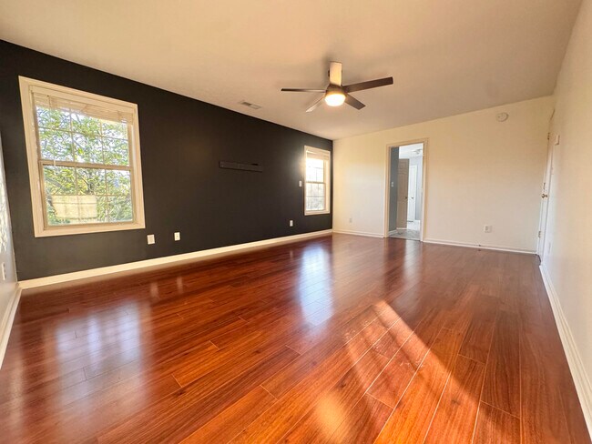 Building Photo - 580 Wellington Gardens Dr